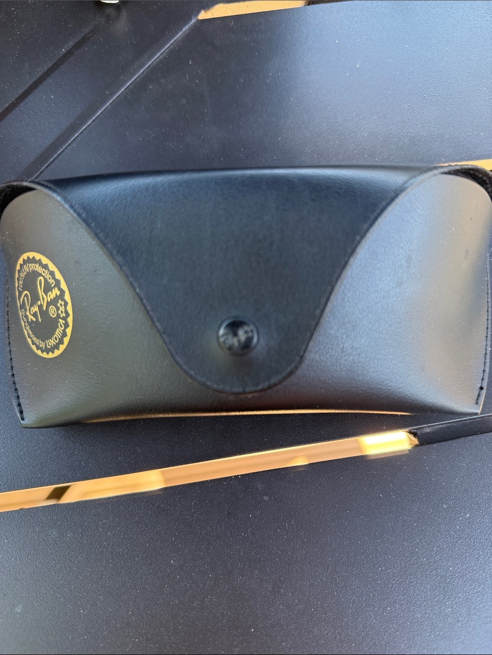 Ray-Ban Sunglases with Black Leather Sunglasses Case with Gold Logo